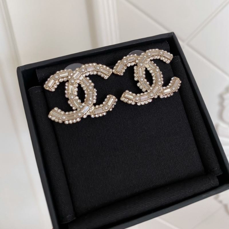 Ch*el brooches